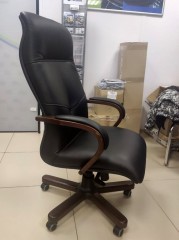 Офисное кресло для кабинета руководителя